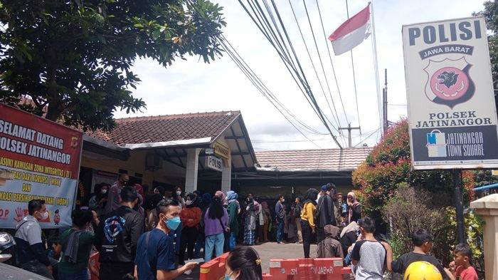 Ketakutan Rumahnya Diteror, Cewek 23 Tahun Penipu Arisan Bodong Berlindung di Kantor Polsek